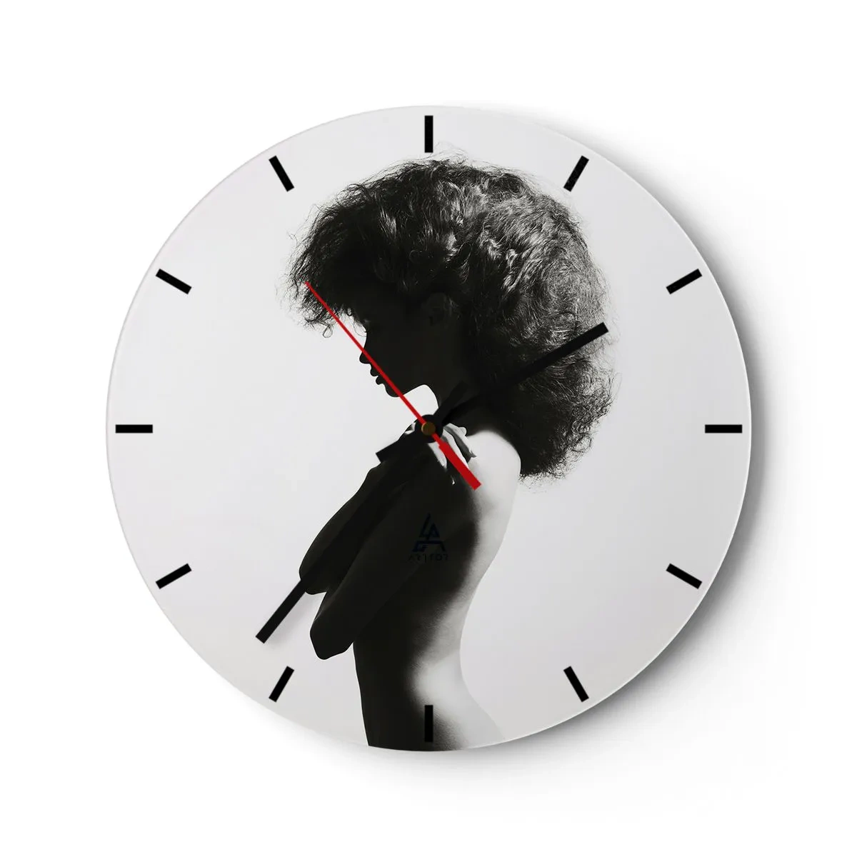 Reloj de pared - Reloj de vidrio - Retrato en blanco y negro de una mujer de medio perfil con un peinado dinámico. - 30x30cm - Como una flor en un tallo delgado - Decoración de pared moderna para salón, cocina y dormitorio ARTTOR
