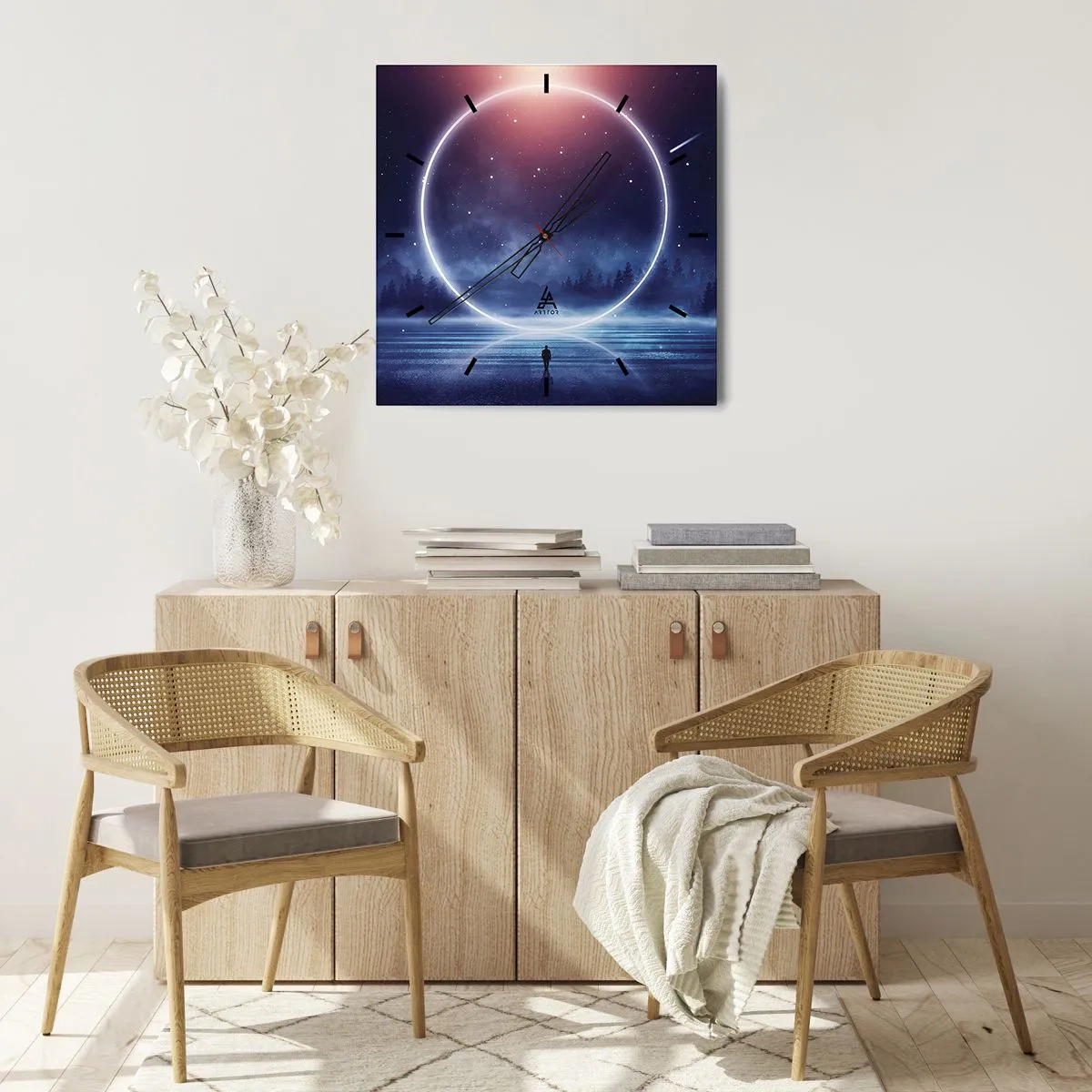 Reloj de pared - Reloj de vidrio - Un paisaje mágico con una figura y un círculo de luz por la noche. - 30x30cm - Ya están aquí... - Decoración de pared moderna para salón y dormitorio ARTTOR