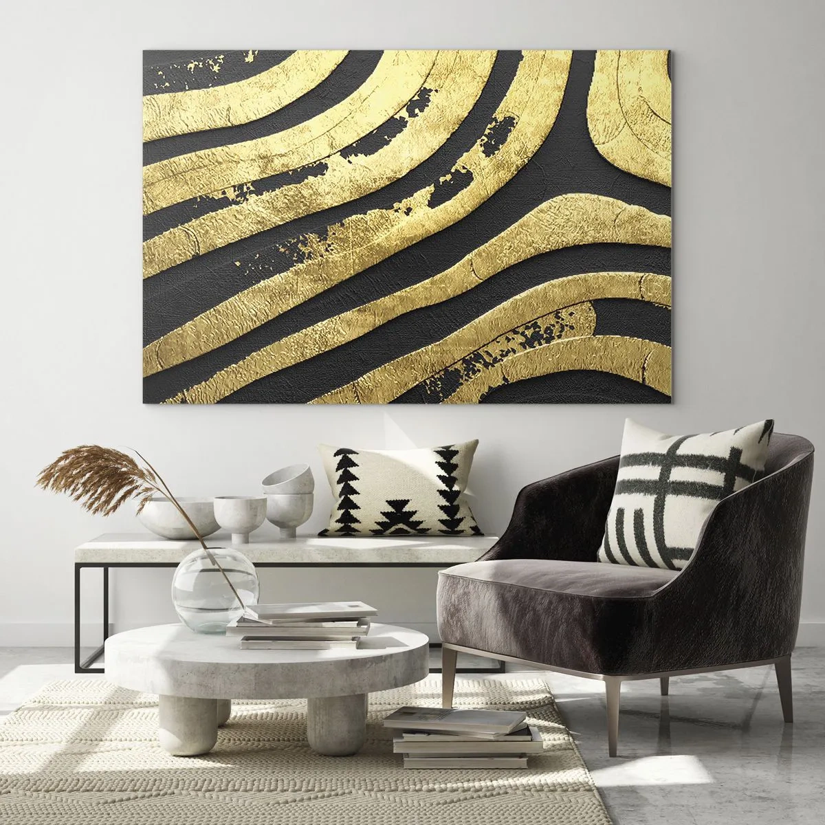 Cuadro sobre vidrio - Impresiones sobre Vidrio - Líneas abstractas doradas sobre un fondo negro en un estilo glamoroso. - 70x50cm - Todo fluye - Decoración de pared moderna para salón y dormitorio ARTTOR