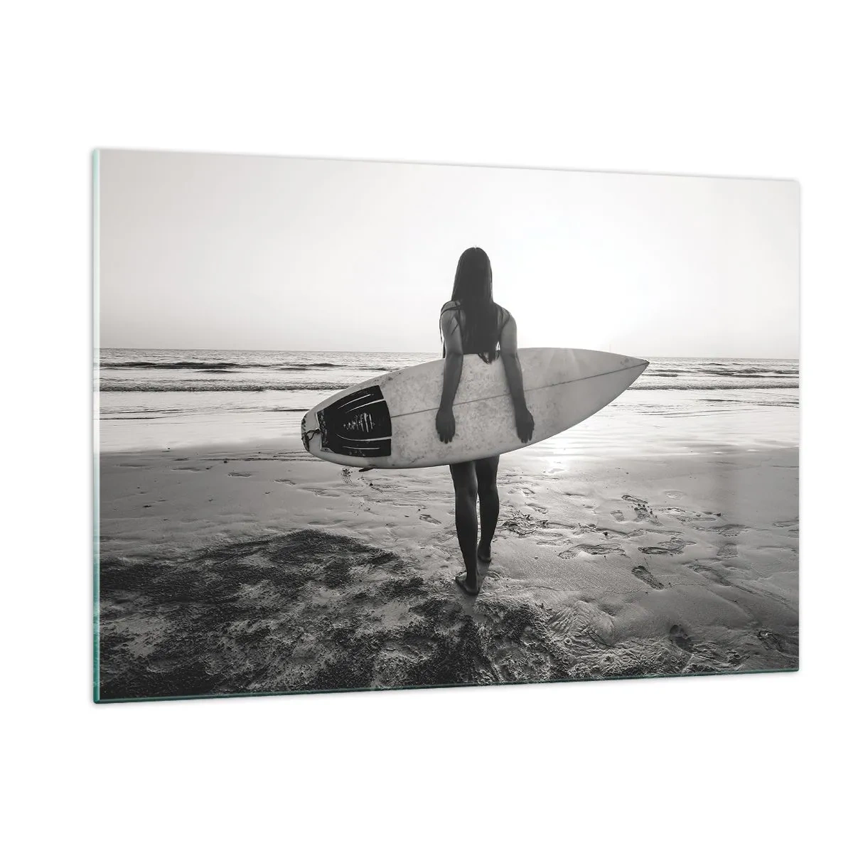 Cuadro sobre vidrio - Impresiones sobre Vidrio - Mujer con una tabla de surf en la playa al amanecer - 120x80cm - Hija de las olas marinas - Decoración de pared moderna para salón y dormitorio ARTTOR