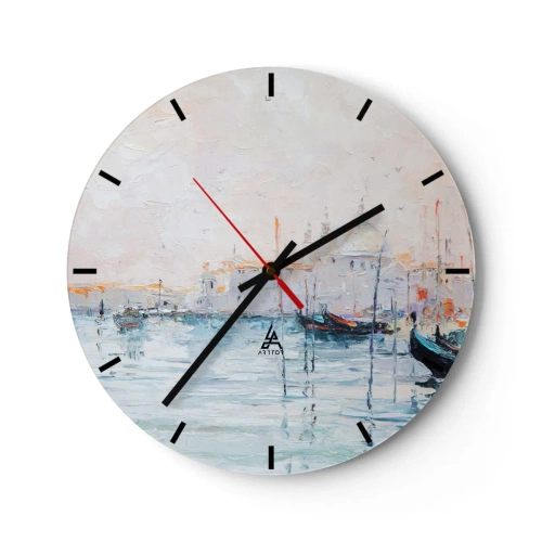 Reloj de pared - Reloj de vidrio - Una pintura impresionista de un puerto con barcos en aguas tranquilas. - 30x30cm - Más allá del agua, más allá de la niebla - Decoración de pared moderna para salón, cocina y dormitorio ARTTOR
