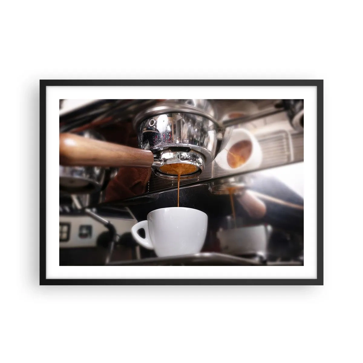 Póster en marco negro - Primer plano de una máquina de café preparando una dosis fresca de espresso - 70x50cm - El mejor momento del día - Decoración de pared moderna para salón y dormitorio ARTTOR