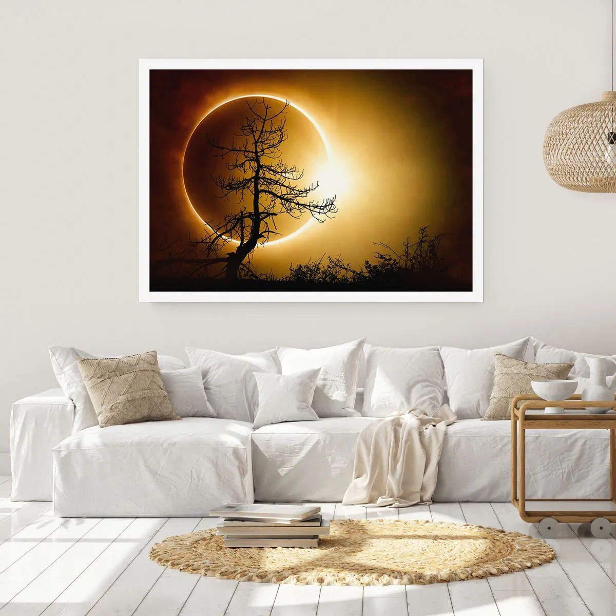 Póster - Eclipse solar con una silueta de árbol en primer plano - 100x70cm - Eclipse total - Decoración de pared moderna para salón y dormitorio ARTTOR
