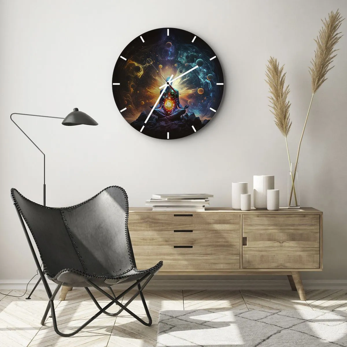 Reloj de pared - Reloj de vidrio - Una figura en meditación rodeada de energía cósmica y planetas. - 30x30cm - Tranquilidad cósmica - Decoración de pared moderna para salón, cocina y dormitorio ARTTOR