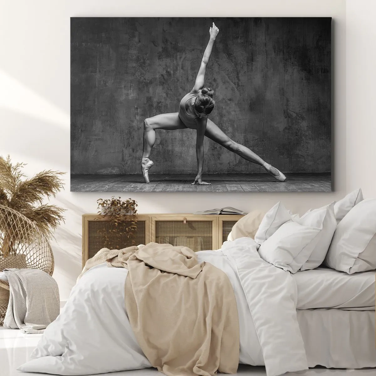 Cuadro sobre lienzo - Impresión de Imagen - Una bailarina en pose artística frente a una pared sin rematar - 120x80cm - Equilibrio perfecto - Decoración de pared moderna para salón y dormitorio ARTTOR