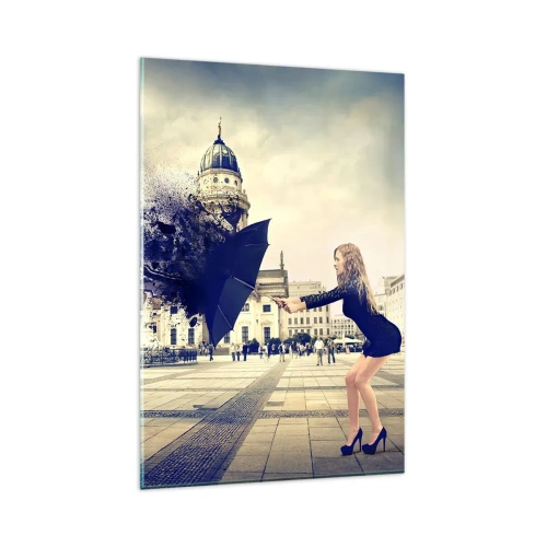 Cuadro sobre vidrio - Impresiones sobre Vidrio - Una mujer con un paraguas en una composición artística sobre un fondo urbano. - 80x120cm - Hay un viento tan... - Decoración de pared moderna para salón y dormitorio ARTTOR