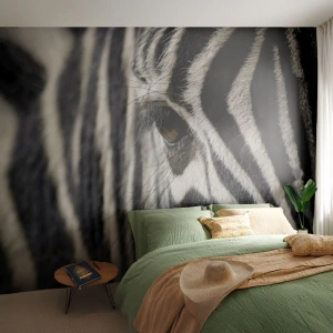 Fotomural Premium Sand - Primer plano del ojo de una cebra con rayas blancas y negras - 100x70cm - Retrato a rayas - Decoración de pared moderna para salón y dormitorio ARTTOR