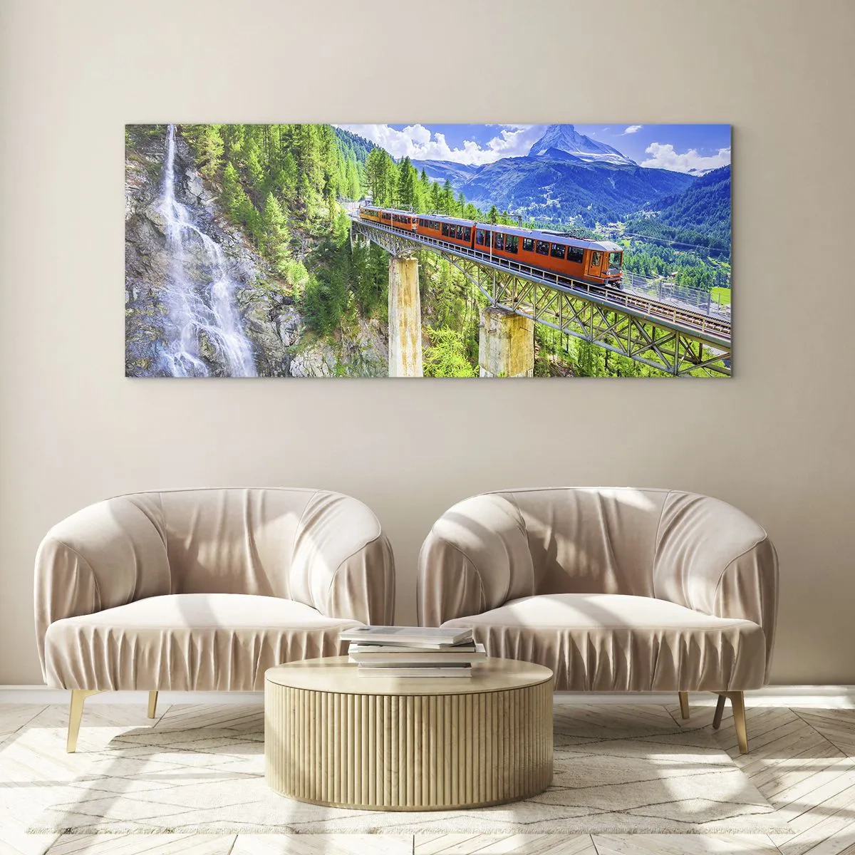 Cuadro sobre vidrio - Impresiones sobre Vidrio - Una montaña rusa en un puente con vistas a una cascada y montañas. - 140x50cm - Ferrocarril a los Alpes - Decoración de pared moderna para salón y dormitorio ARTTOR
