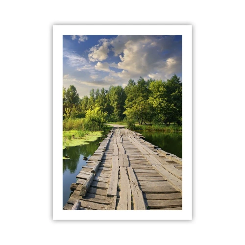Póster - Un puente de madera sobre un río rodeado de vegetación. - 50x70cm - Verano, verano en todas partes - Decoración de pared moderna para salón y dormitorio ARTTOR
