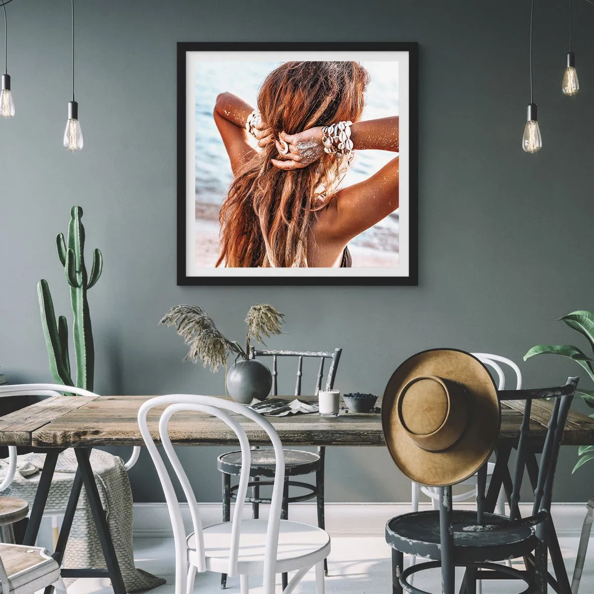 Póster en marco negro - Hermanada con el agua y el sol - 60x60 cm