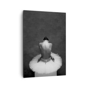Cuadro sobre lienzo - Impresión de Imagen - Una bailarina de ballet en una pose clásica sobre un fondo oscuro. - 50x70cm - Rodeada de pétalos - Decoración de pared moderna para salón y dormitorio ARTTOR