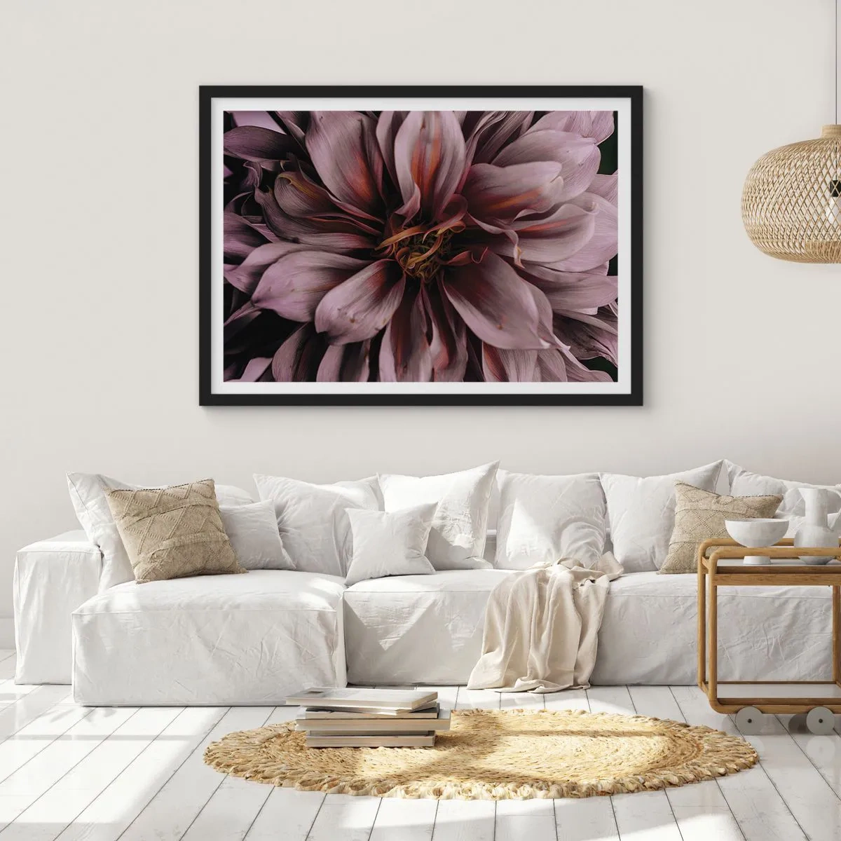 Póster en marco negro - Detalle de primer plano de una flor grande en colores sutiles. - 100x70cm - Corazón floral - Decoración de pared moderna para salón y dormitorio ARTTOR