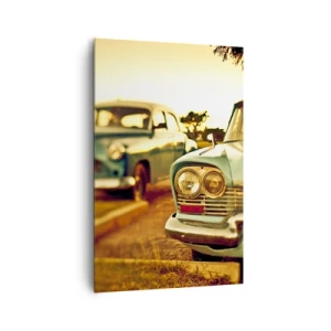 Cuadro sobre lienzo - Impresión de Imagen - Coches clásicos bajo la cálida luz del atardecer. - 80x120cm - A la espera del futuro - Decoración de pared moderna para salón y dormitorio ARTTOR