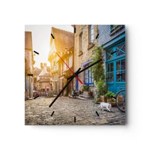 Reloj de pared - Reloj de vidrio - Una encantadora calle con pavimento de piedra bajo la luz del sol. - 30x30cm - El fantasma blanco de la ciudad - Decoración de pared moderna para salón y dormitorio ARTTOR