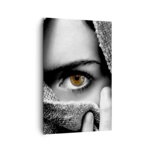 Cuadro sobre lienzo - Impresión de Imagen - Retrato de una mujer con un ojo color ámbar cubierto con una tela en tonos grises. - 80x120cm - Conoce el misterio - Decoración de pared moderna para salón y dormitorio ARTTOR