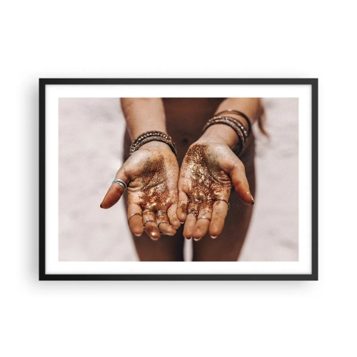 Póster en marco negro - Primer plano de manos con purpurina en tonos cálidos. - 70x50cm - Un regalo para ti - Decoración de pared moderna para salón y dormitorio ARTTOR