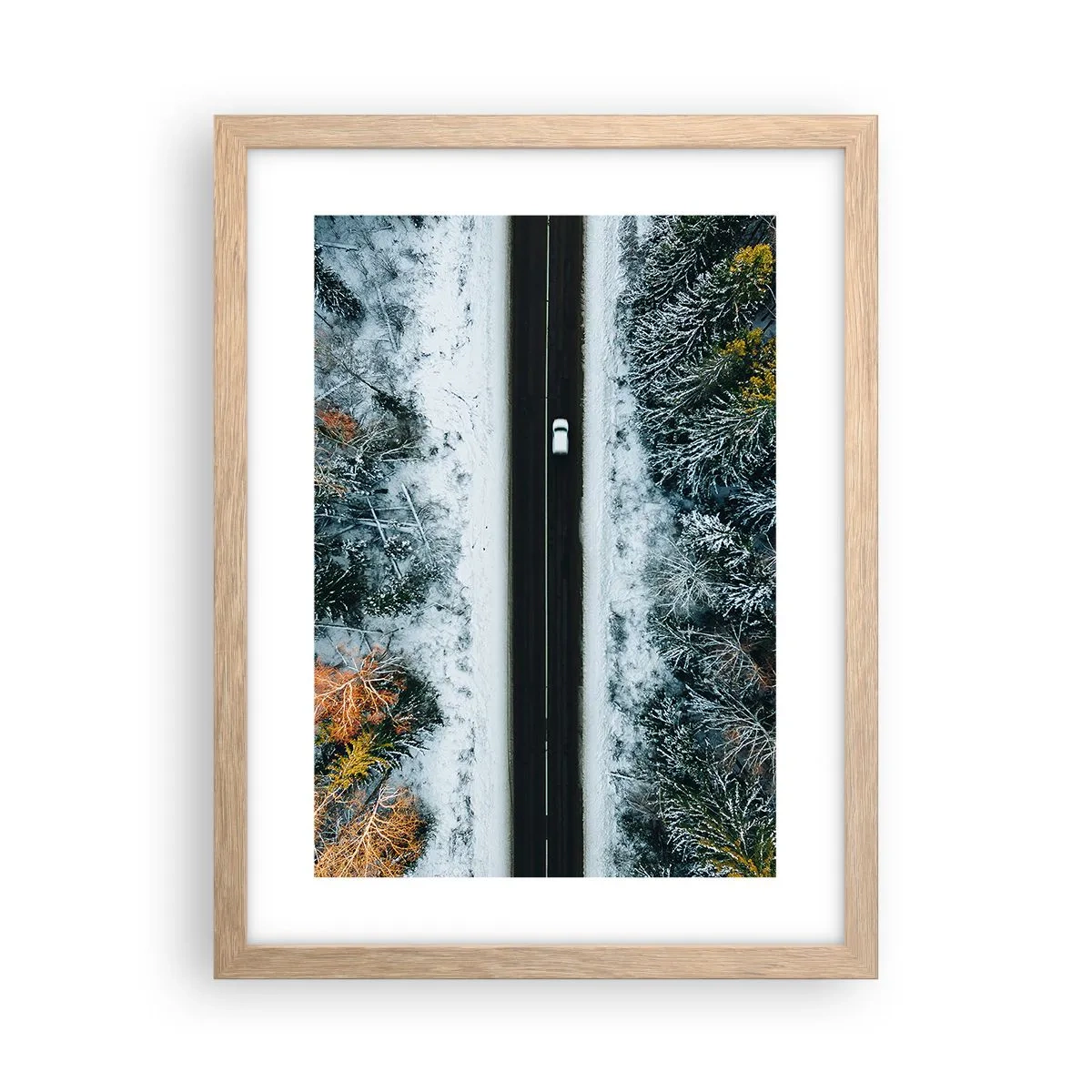 Póster en marco roble claro - Atravesar el bosque en invierno - 30x40 cm