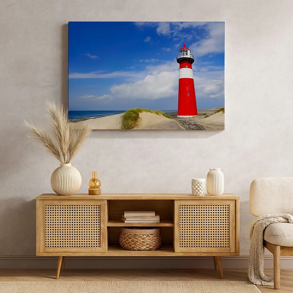 Cuadro sobre lienzo - Impresión de Imagen - Faro rojo en la playa bajo un cielo azul - 70x50cm - Una soledad de ensueño - Decoración de pared moderna para salón y dormitorio ARTTOR
