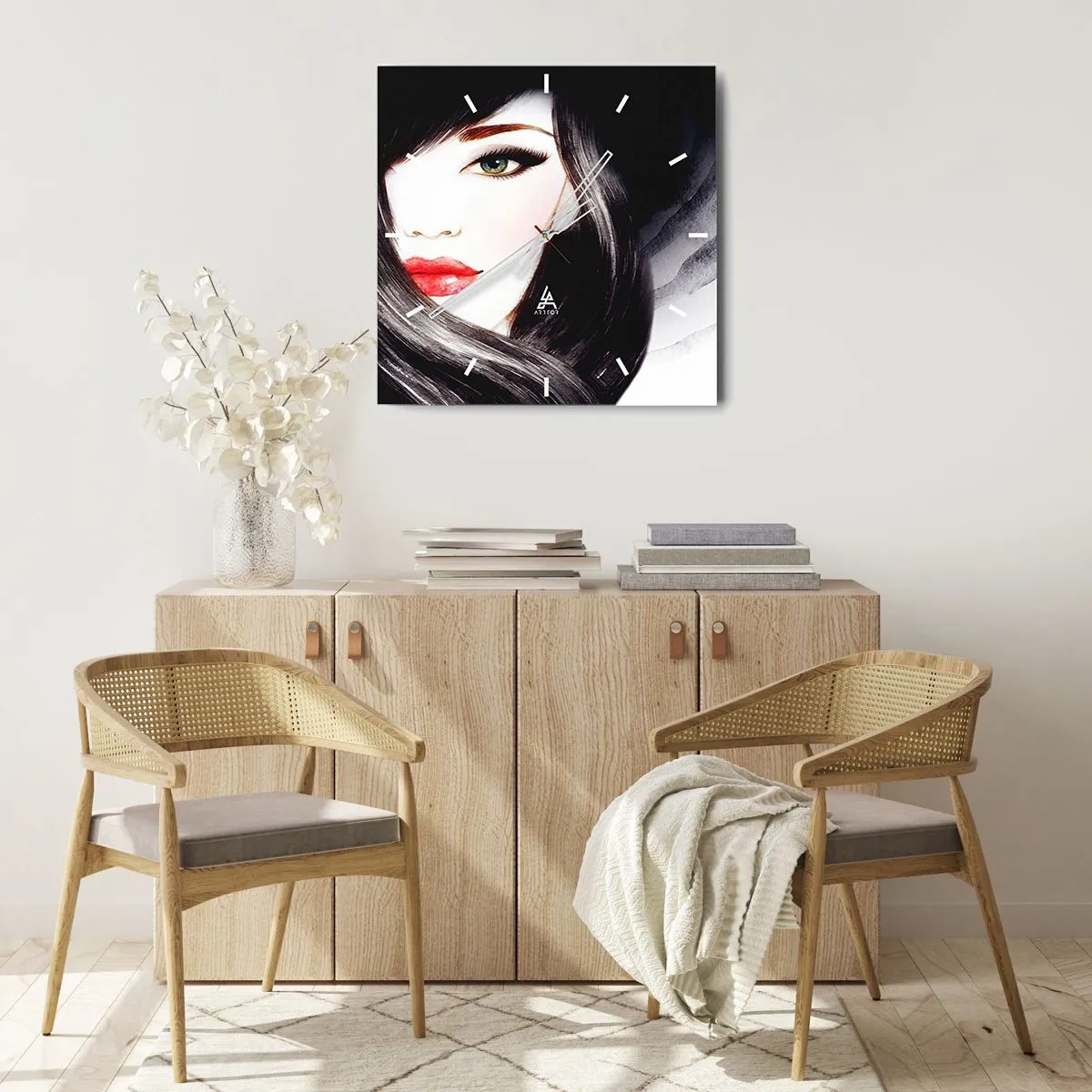 Reloj de pared - Reloj de vidrio - Retrato de una mujer con mirada expresiva y labios rojos. - 30x30cm - Mirada de zafiro - Decoración de pared moderna para salón y dormitorio ARTTOR