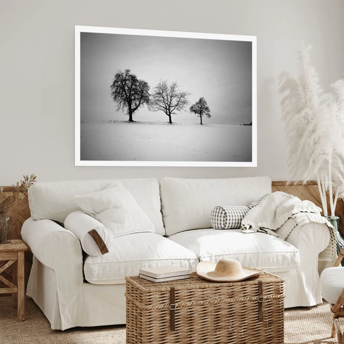 Póster - Tres árboles en un campo nevado en estilo monocromático. - 100x70cm - ¿Con qué sueñan? - Decoración de pared moderna para salón y dormitorio ARTTOR