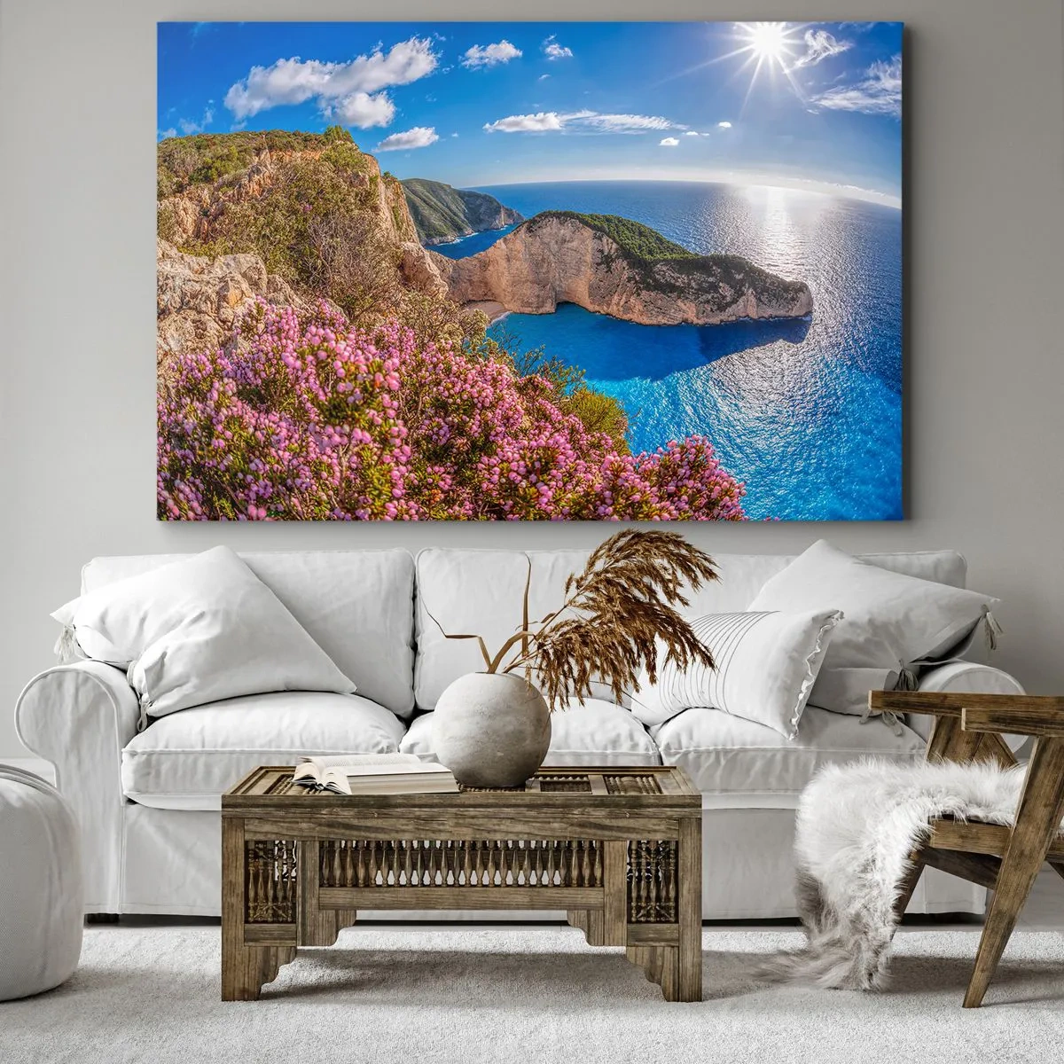 Cuadro sobre lienzo - Impresión de Imagen - Un acantilado con flores, un mar turquesa y un soleado paisaje griego. - 70x50cm - Mis grandes vacaciones en Grecia - Decoración de pared moderna para salón y dormitorio ARTTOR