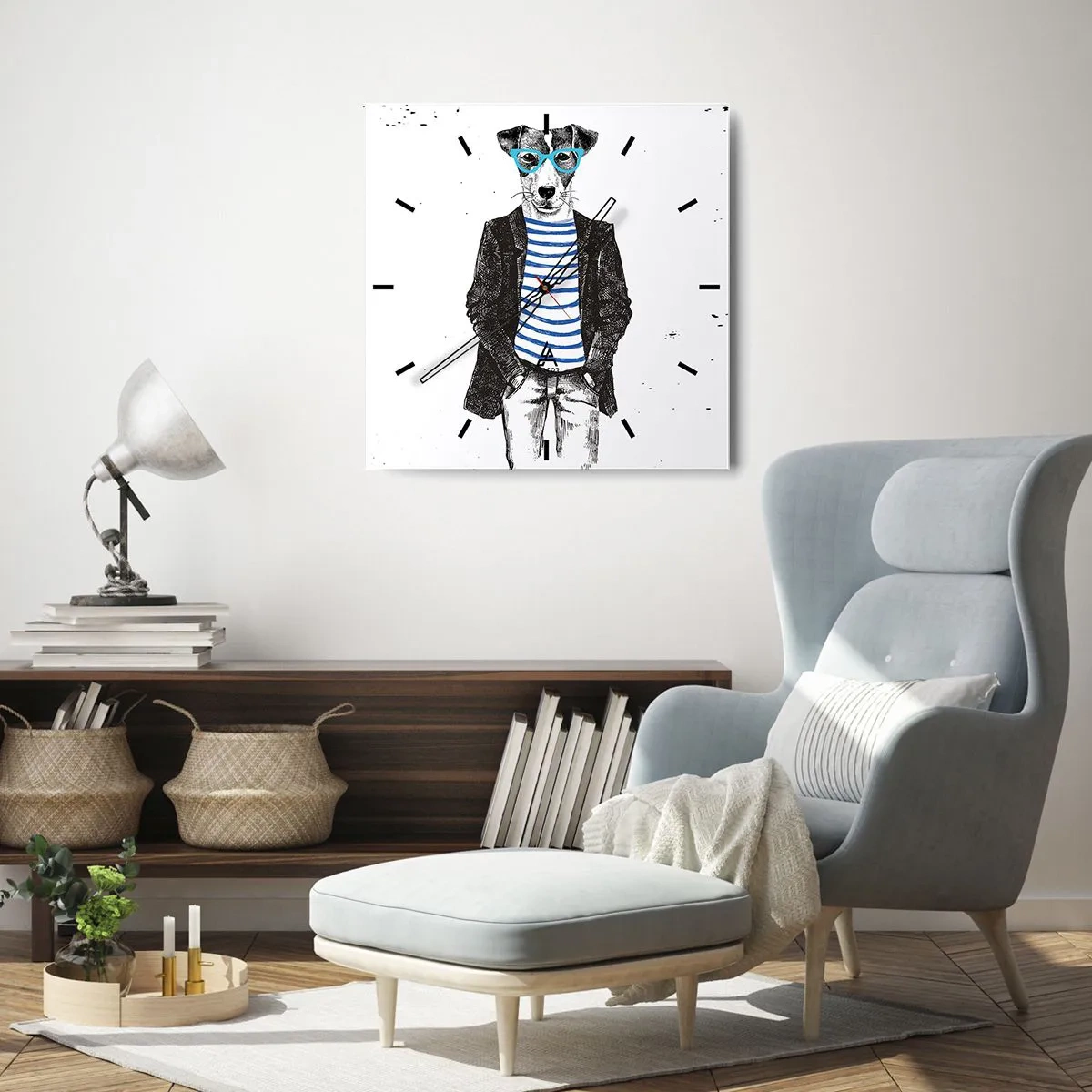 Reloj de pared - Reloj de vidrio - Retrato de un perro con gafas y camisa de marinero en estilo humorístico. - 30x30cm - El encanto del perro - Decoración de pared moderna para salón y dormitorio ARTTOR