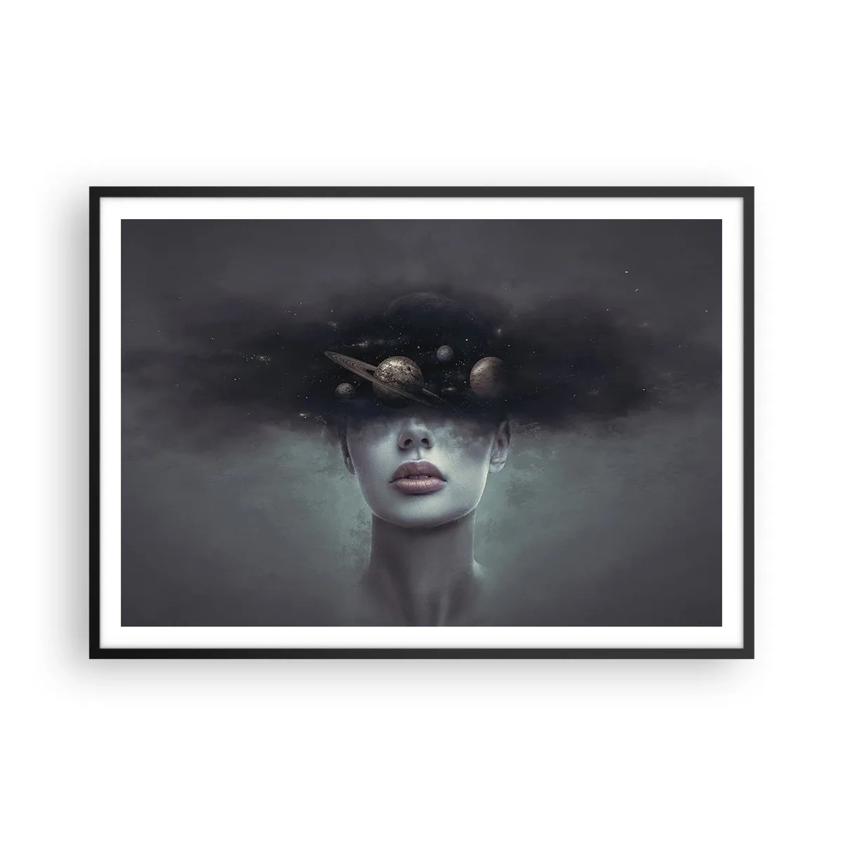 Póster en marco negro - Un rostro de mujer con un motivo de planeta y espacio en el fondo. - 100x70cm - Y los planetas sienten... - Decoración de pared moderna para salón y dormitorio ARTTOR