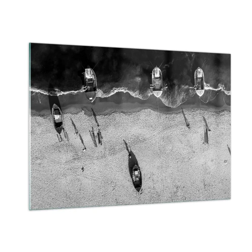 Cuadro sobre vidrio - Impresiones sobre Vidrio - Barcos en blanco y negro y sus sombras en una playa de arena vistos desde arriba - 100x70cm - Aún en la orilla... - Decoración de pared moderna para salón y dormitorio ARTTOR