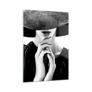 Cuadro sobre vidrio - Impresiones sobre Vidrio - Mujer elegante vestida de negro con un sombrero que le cubre la cara. - 50x70cm - Belleza oculta - Decoración de pared moderna para salón y dormitorio ARTTOR