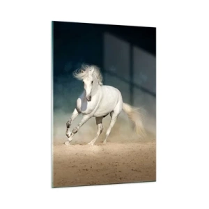 Cuadro sobre vidrio - Impresiones sobre Vidrio - Un caballo blanco galopando por la arena contra un cielo oscuro. - 50x70cm - Libertad en estado puro - Decoración de pared moderna para salón y dormitorio ARTTOR