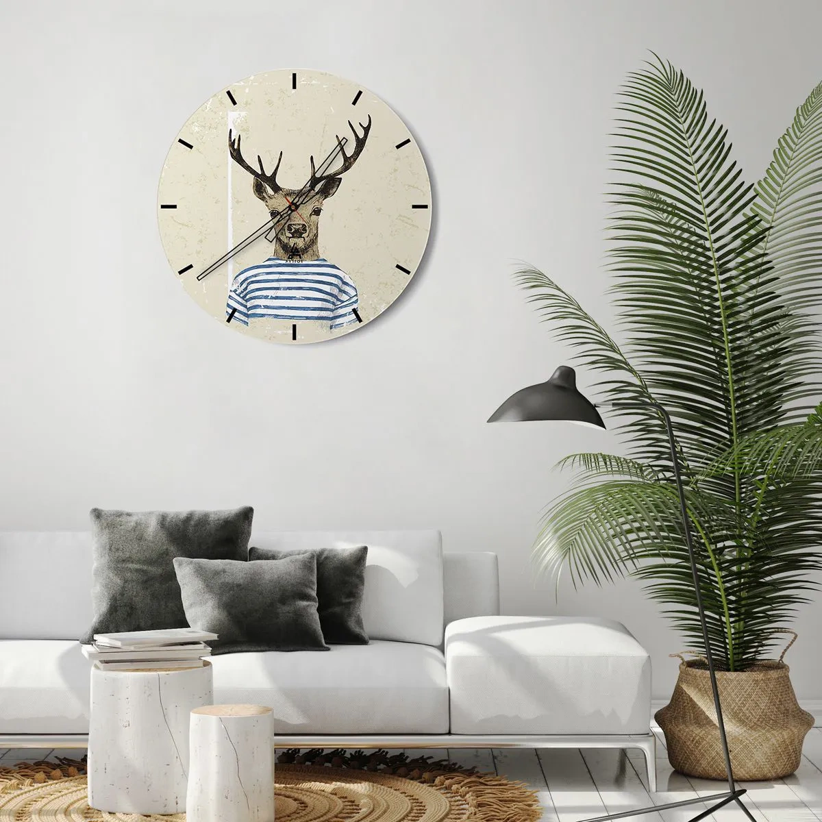 Reloj de pared - Reloj de vidrio - Un ciervo de dibujos animados con ropa a rayas sobre un fondo beige. - 30x30cm - Porque me gustan las camisas de rayas - Decoración de pared moderna para salón, cocina y dormitorio ARTTOR