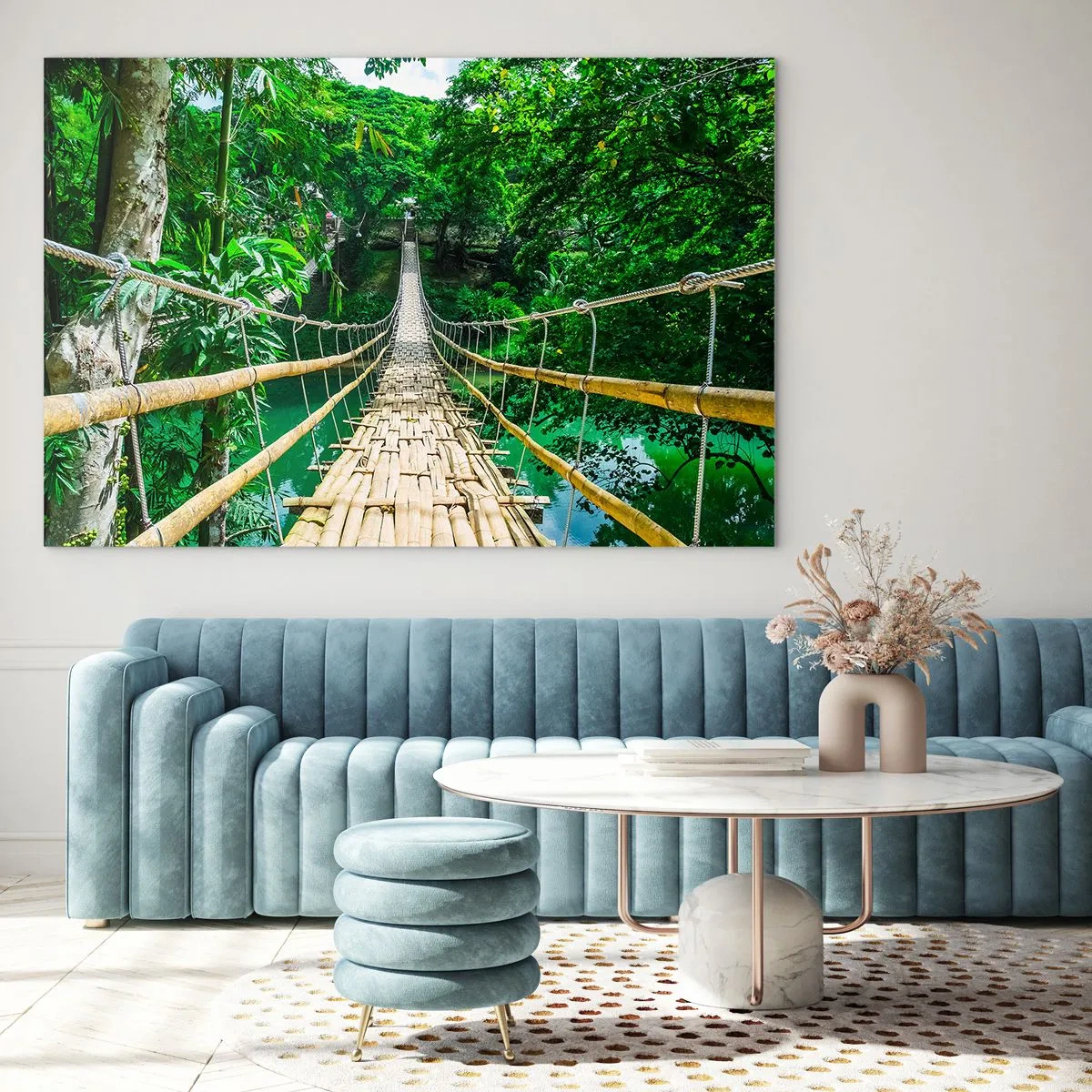 Cuadro sobre vidrio - Impresiones sobre Vidrio - Un puente colgante de bambú entre la vegetación tropical sobre un río. - 70x50cm - Puente colgante sobre la vegetación - Decoración de pared moderna para salón y dormitorio ARTTOR
