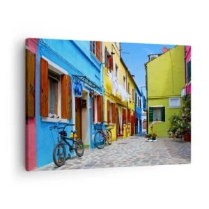 Cuadro sobre lienzo - Impresión de Imagen - Una calle colorida con bicicletas entre edificios de color pastel. - 70x50cm - Callejón dulce de color pastel - Decoración de pared moderna para salón y dormitorio ARTTOR