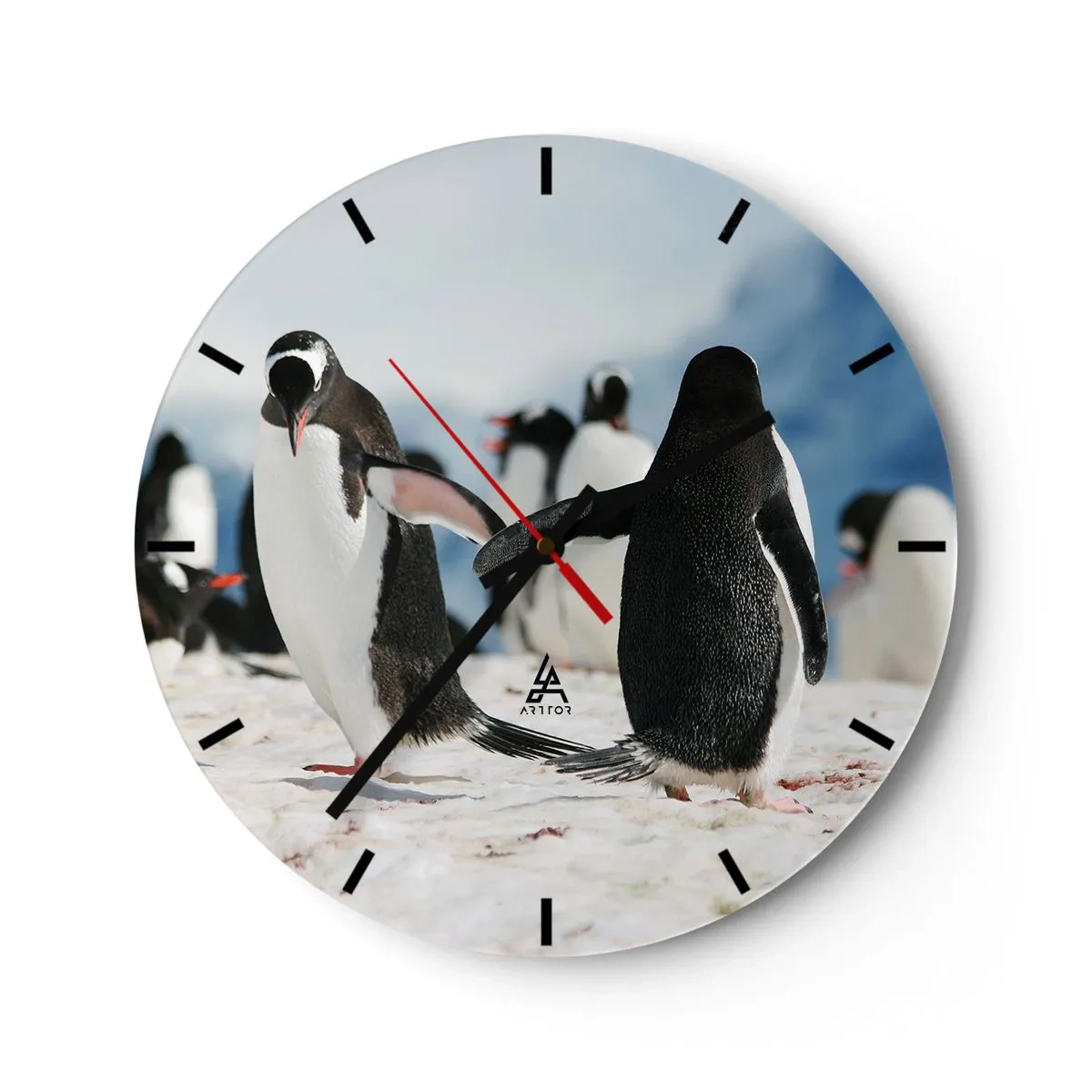 Reloj de pared - Reloj de vidrio - Pingüinos en la nieve en un paisaje ártico - 30x30cm - Bailando en la nieve - Decoración de pared moderna para salón, cocina y dormitorio ARTTOR