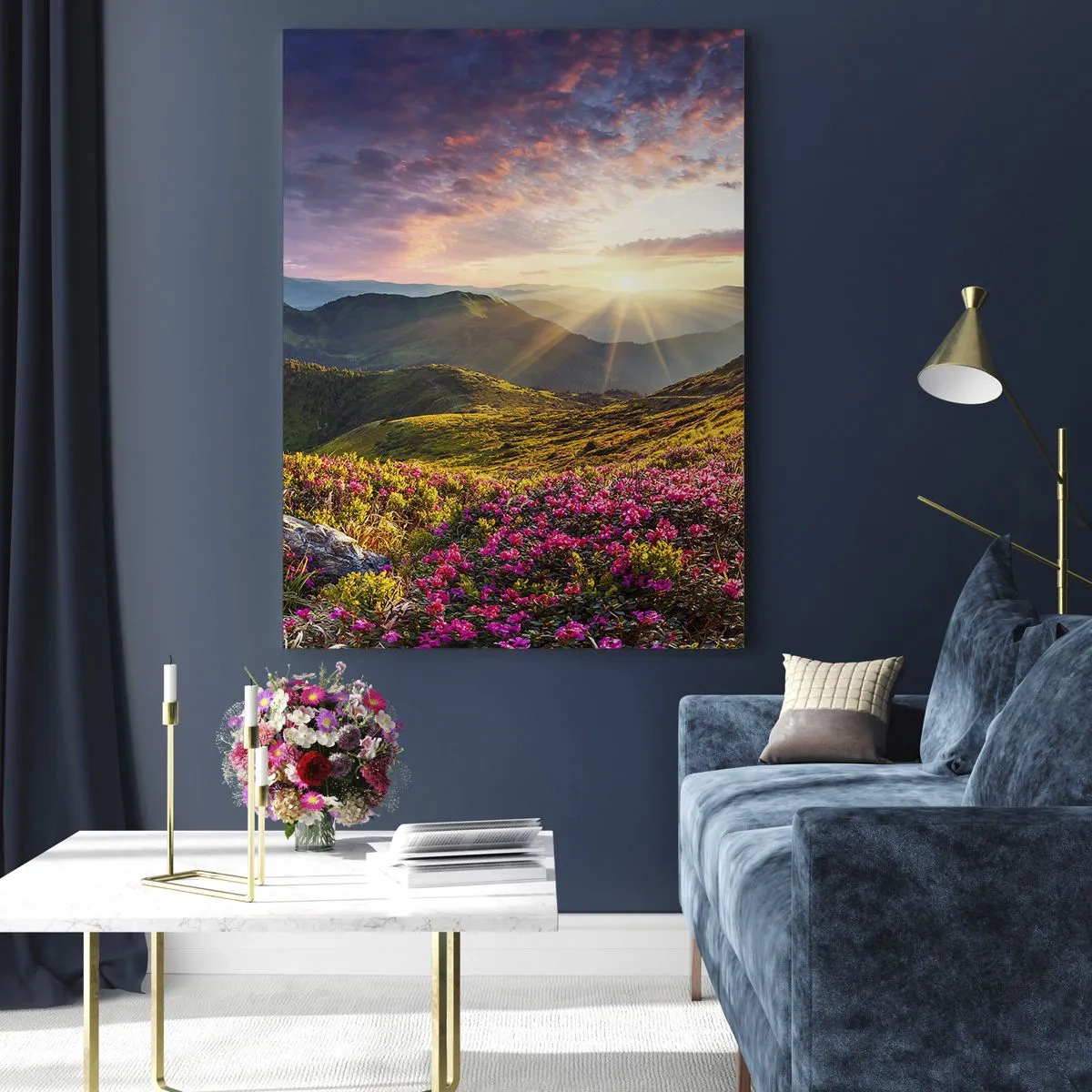Cuadro sobre vidrio - Impresiones sobre Vidrio - Paisaje de montaña al amanecer con flores florecientes - 50x70cm - La frescura de una mañana de montaña - Decoración de pared moderna para salón y dormitorio ARTTOR