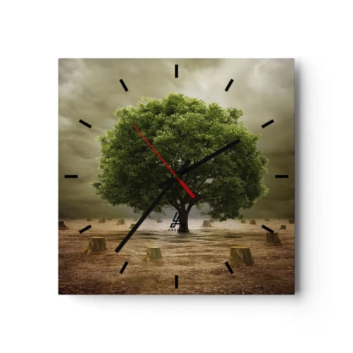 Reloj de pared - Reloj de vidrio - Un árbol verde rodeado de troncos talados contra un cielo nublado. - 30x30cm - La esperanza - Decoración de pared moderna para salón y dormitorio ARTTOR