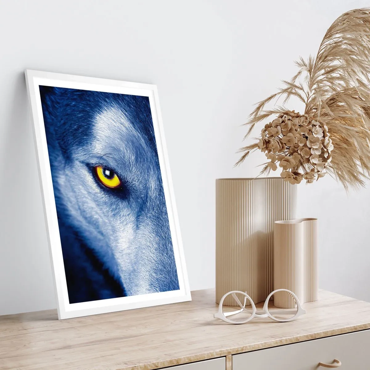 Póster en marco blanco - La mirada hipnótica - 61x91 cm