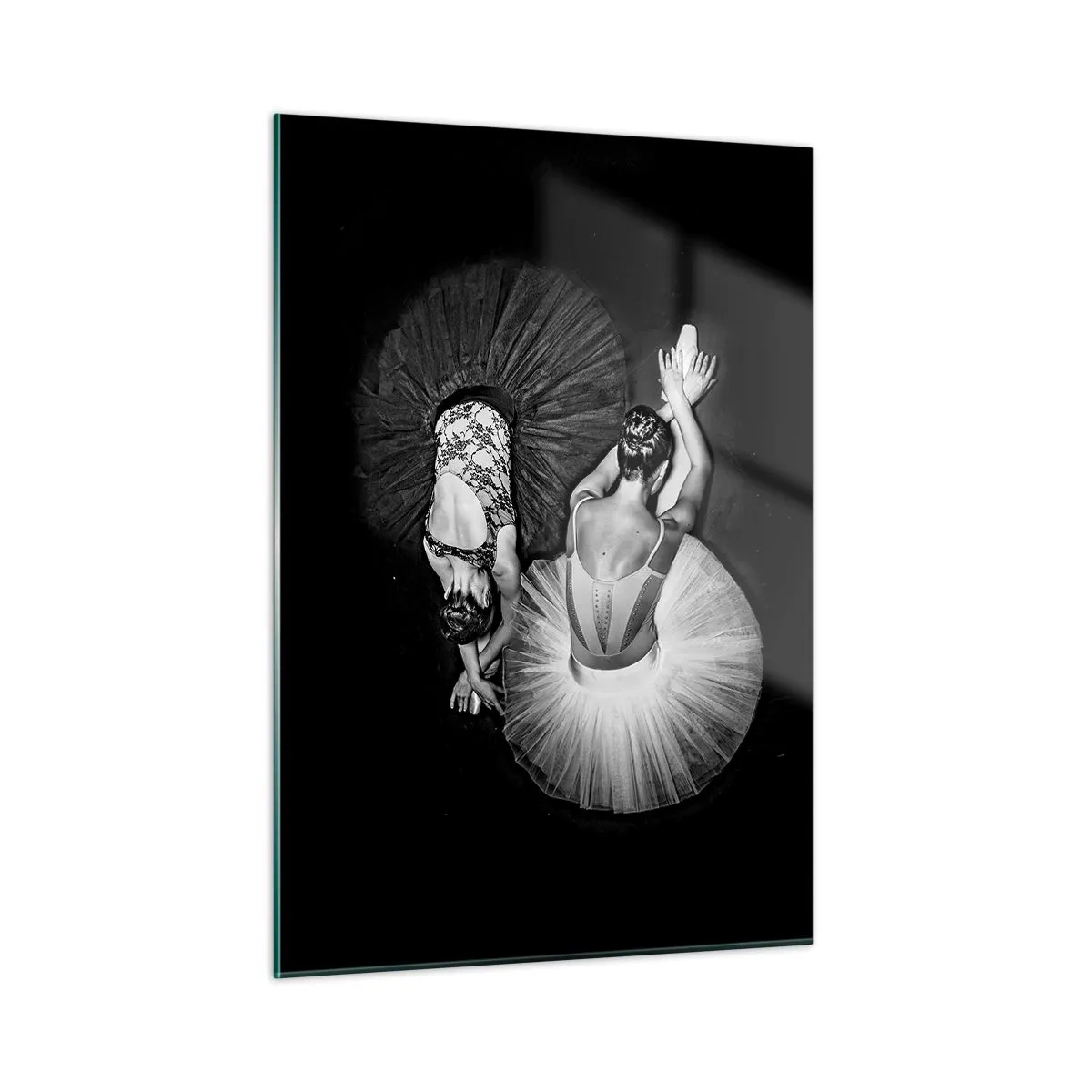 Cuadro sobre vidrio - Impresiones sobre Vidrio - Dos bailarinas en pose de descanso con tutús blancos y negros. - 50x70cm - Yin y yang: el equilibrio perfecto - Decoración de pared moderna para salón y dormitorio ARTTOR