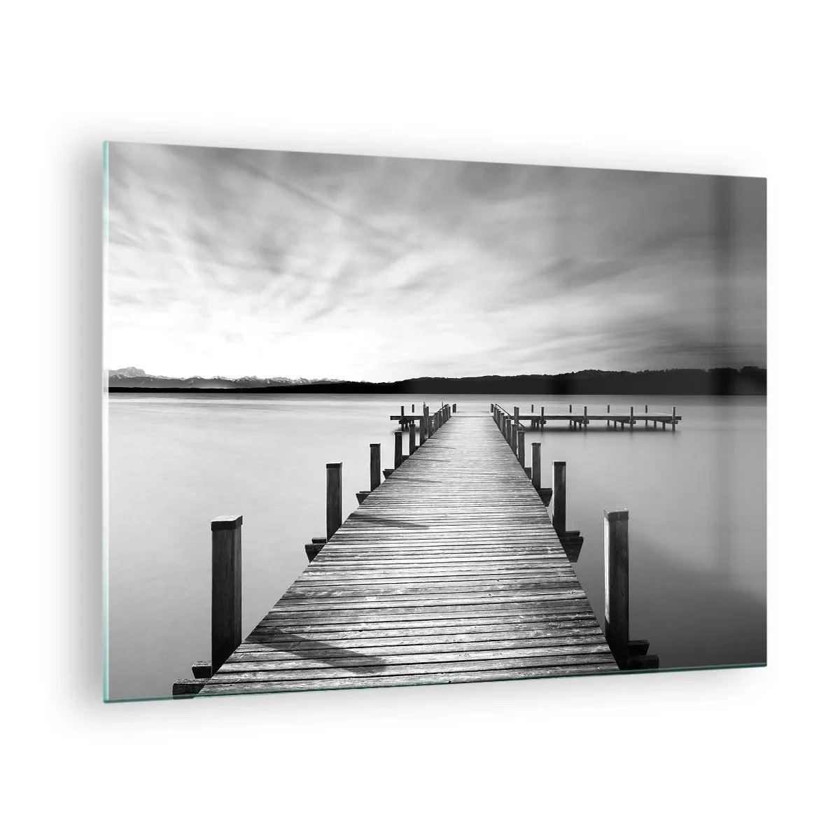 Cuadro sobre vidrio - Impresiones sobre Vidrio - Un embarcadero de madera conduce a lo lejos a través de un lago tranquilo. - 70x50cm - En el lago de la paz - Decoración de pared moderna para salón y dormitorio ARTTOR