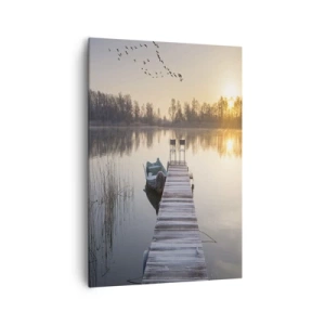Cuadro sobre lienzo - Impresión de Imagen - Un muelle junto al lago por la mañana con un barco y sillas. - 70x100cm - Volveré en un rato - Decoración de pared moderna para salón y dormitorio ARTTOR