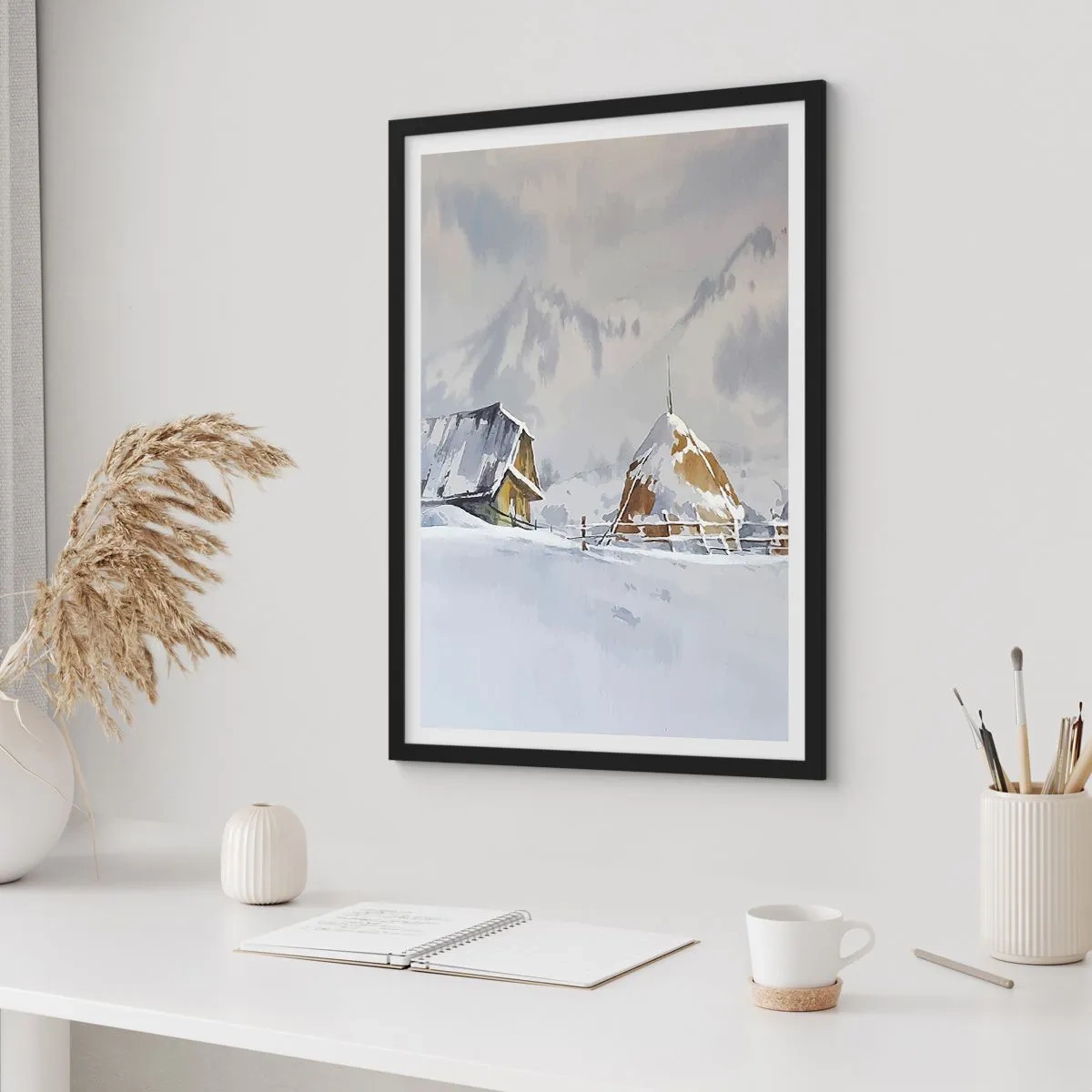 Póster en marco negro - Paisaje invernal con una cabaña y un pajar en las montañas - 50x70cm - En un valle nevado - Decoración de pared moderna para salón y dormitorio ARTTOR