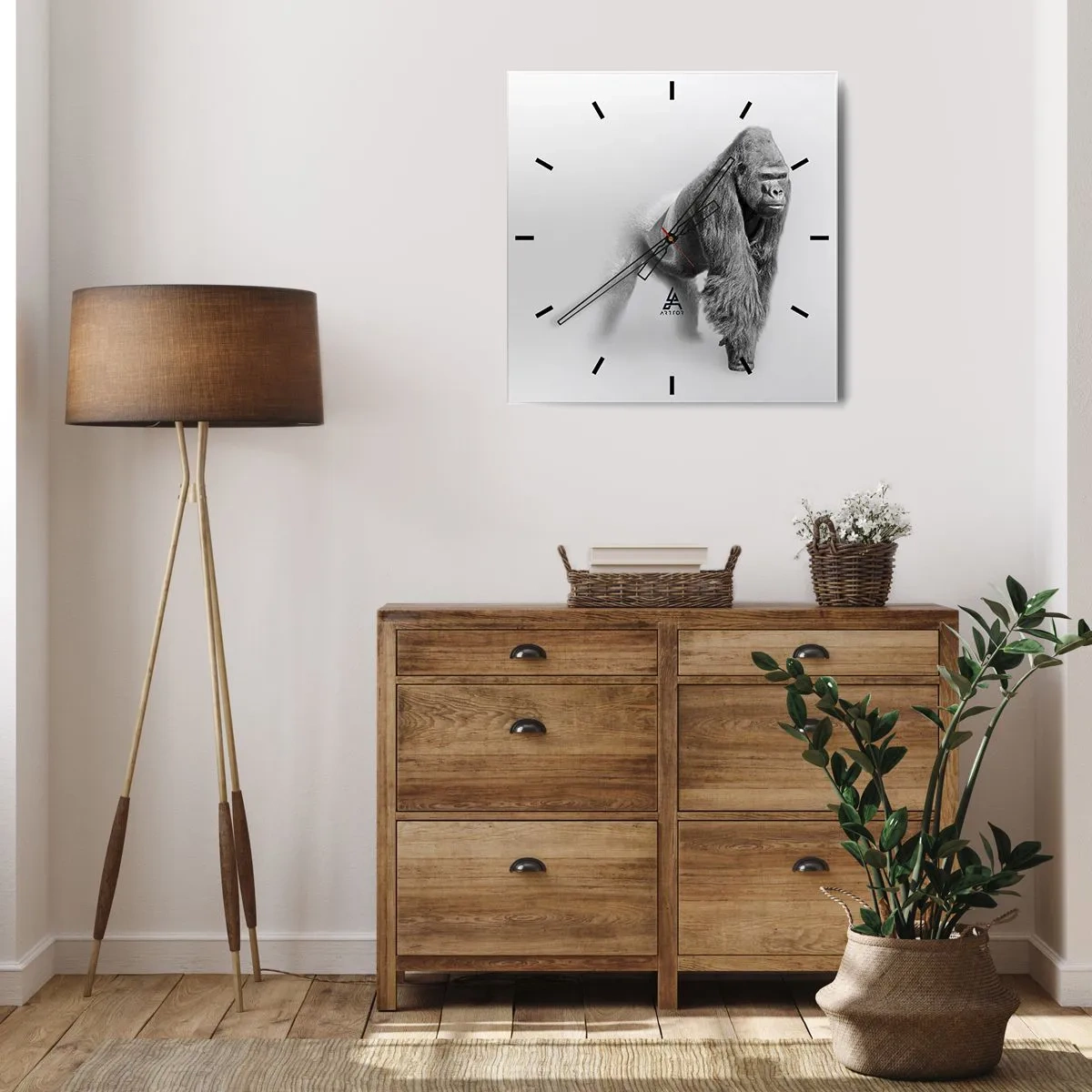 Reloj de pared - Reloj de vidrio - Gorila en tonos monocromáticos sobre fondo blanco. - 30x30cm - Confiando en su fuerza - Decoración de pared moderna para salón y dormitorio ARTTOR