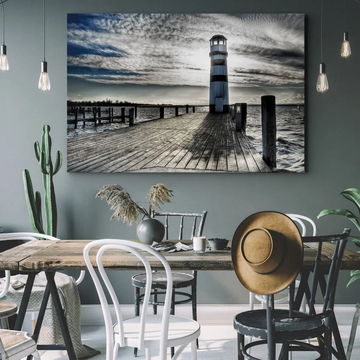 Cuadro sobre lienzo - Impresión de Imagen - Faro en un muelle de madera con vistas al mar. - 70x50cm - Marineros, aquí os espero - Decoración de pared moderna para salón y dormitorio ARTTOR