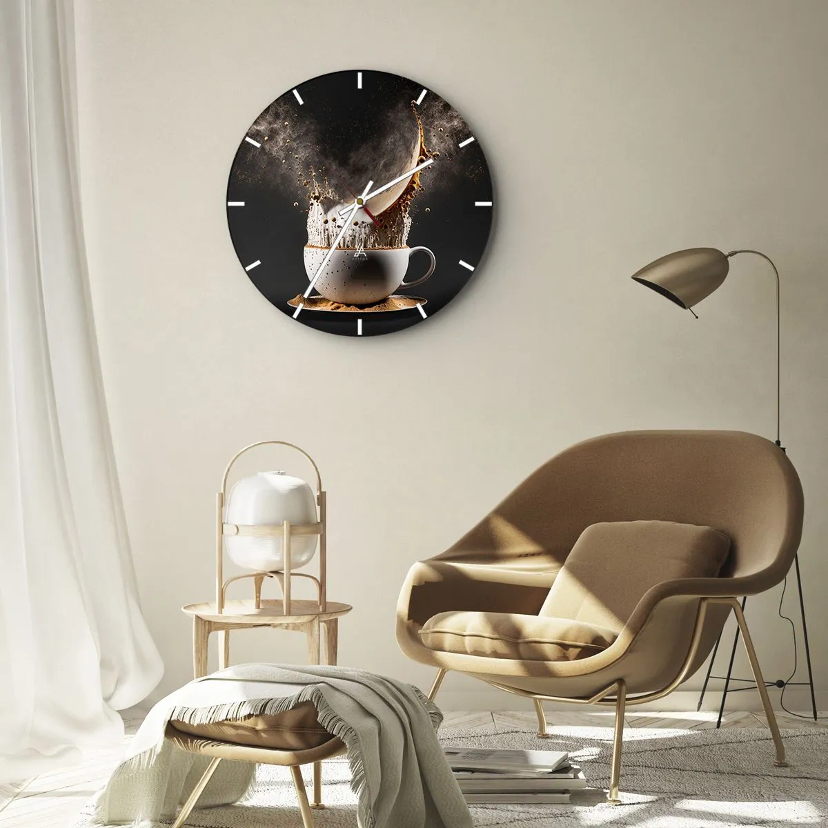 Reloj de pared - Reloj de vidrio - Café explotando desde una taza sobre un fondo negro - 30x30cm - Una explosión de sabor - Decoración de pared moderna para salón, cocina y dormitorio ARTTOR