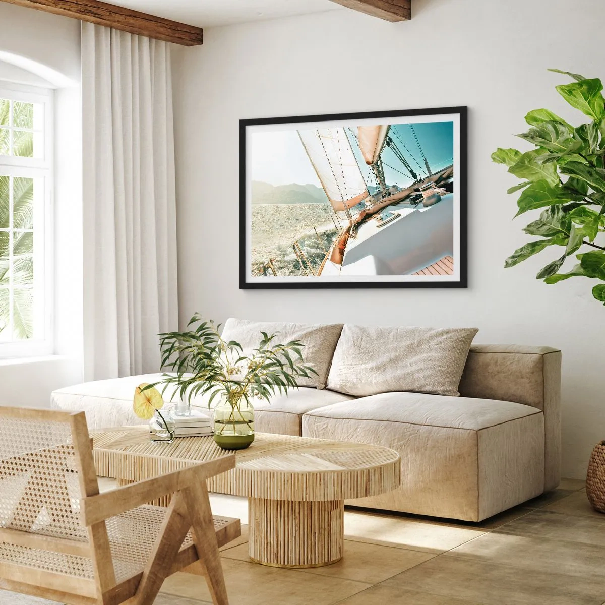 Póster en marco negro - Un yate en mar abierto con vistas a las montañas. - 100x70cm - A toda vela - Decoración de pared moderna para salón y dormitorio ARTTOR
