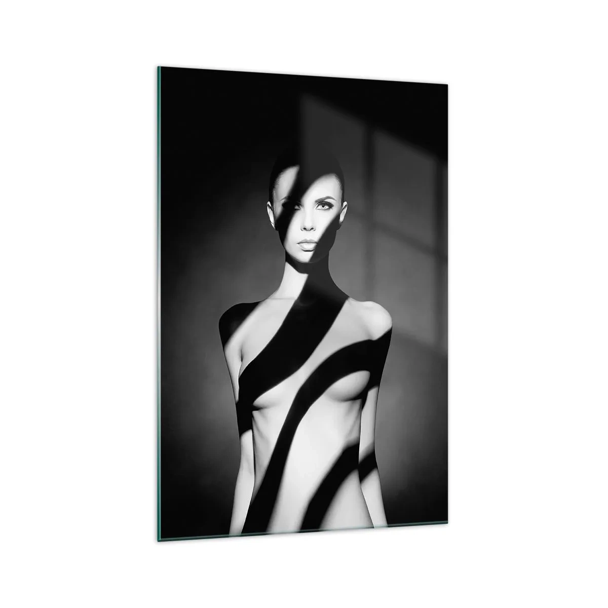 Cuadro sobre vidrio - Impresiones sobre Vidrio - Retrato en blanco y negro de una mujer en luz y sombra. - 70x100cm - En la luz y en la sombra - Decoración de pared moderna para salón y dormitorio ARTTOR