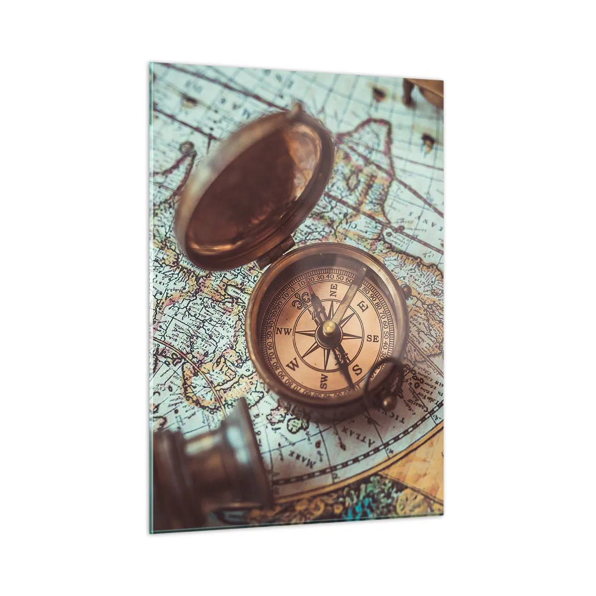 Cuadro sobre vidrio - Impresiones sobre Vidrio - Una brújula antigua sobre un fondo de mapa y llaves antiguas. - 50x70cm - Para el aventurero - Decoración de pared moderna para salón y dormitorio ARTTOR