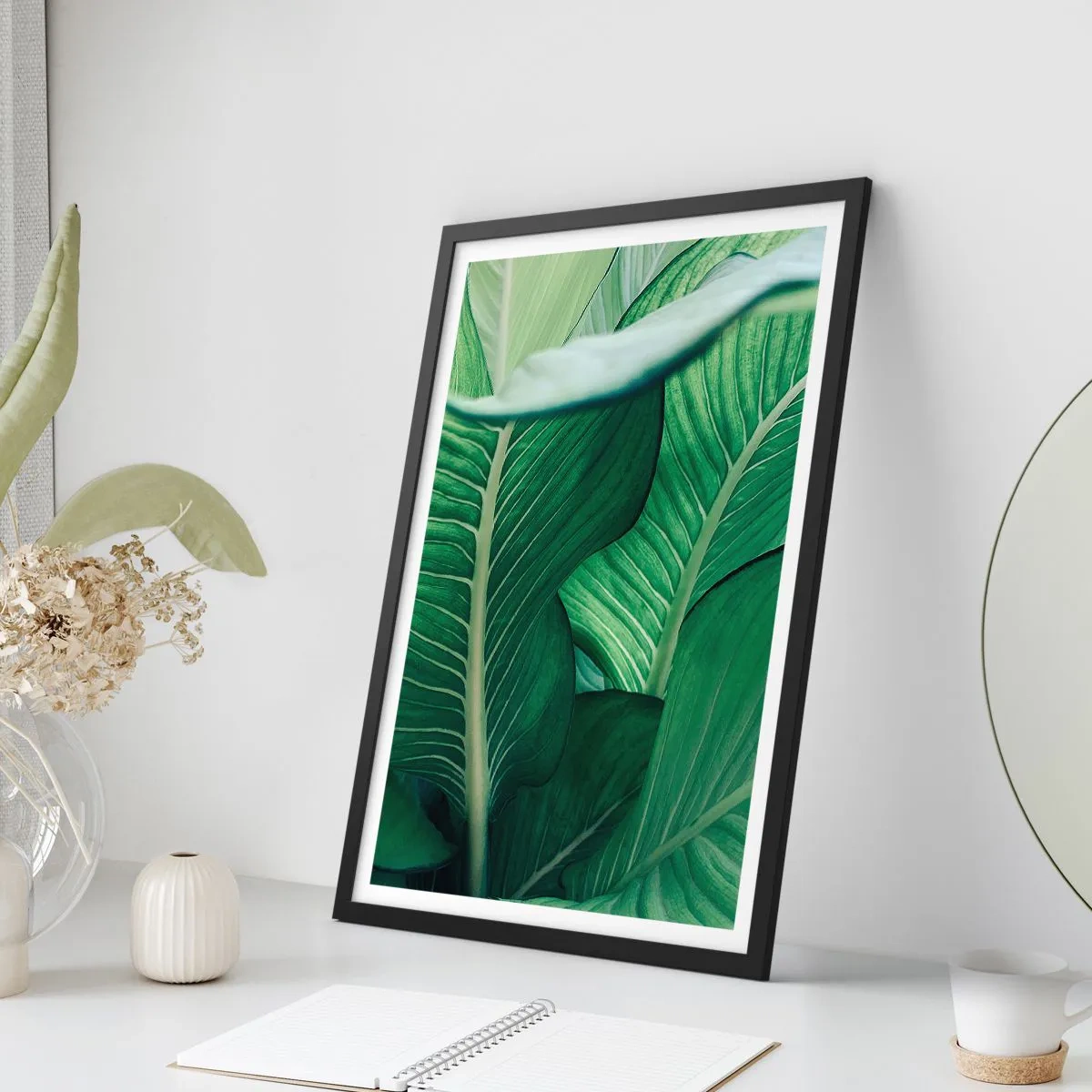 Póster en marco negro - Primer plano de las hojas verdes de una planta. - 50x70cm - Vida intensamente verde - Decoración de pared moderna para salón y dormitorio ARTTOR