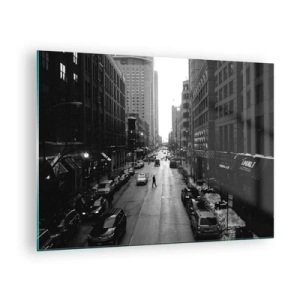 Cuadro sobre vidrio - Impresiones sobre Vidrio - Una calle en blanco y negro con un transeúnte entre edificios modernos. - 70x50cm - Un día como otro cualquiera - Decoración de pared moderna para salón y dormitorio ARTTOR