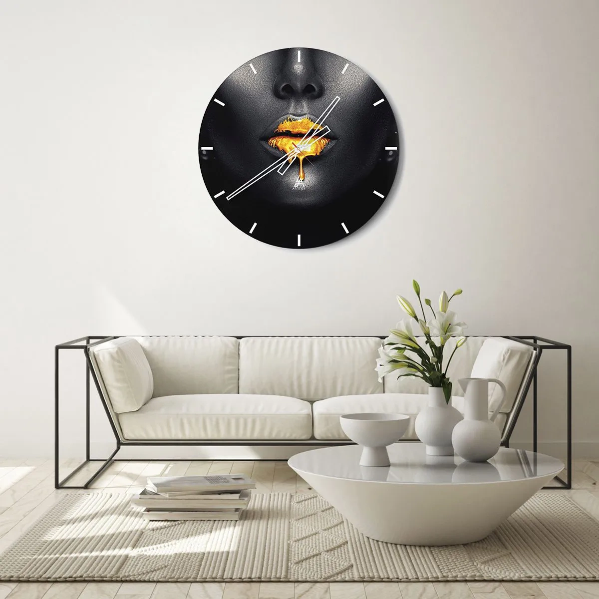 Reloj de pared - Reloj de vidrio - Labios dorados sobre un fondo negro en un estilo artístico. - 30x30cm - Labios de oro - Decoración de pared moderna para salón, cocina y dormitorio ARTTOR